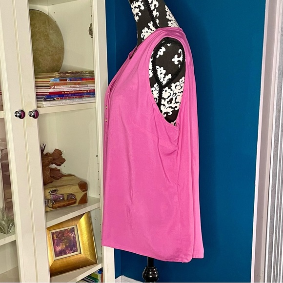 NWT Fresh Sleeveless 3-Button Top​ - Picture 4 of 7